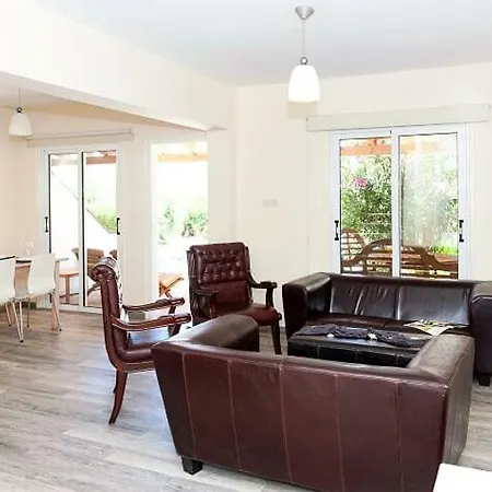 Beautiful Maisonette At Very Quiet Area Between And Konnos!